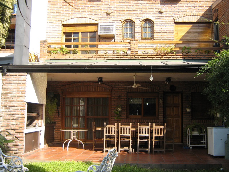 Casa de 6 ambientes . lote de 8,66 x 27